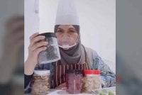 Sakilla Hanis kerap mempromosikan jualan biskut balang buatan sendiri di Threads. Kredit/ Threads @saklla3ds.