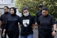 SEPANG, 19 Jun --
Tiada pengakuan direkodkan daripada tertuduh memandangkan kes bunuh berada di bawah bidang kuasa Mahkamah Tinggi.
Majistret Khairatul Animah Jelani kemudian menetapkan tarikh sebutan semula kes pada 21 Julai bagi serahan dokumen.
--fotoBERNAMA (2026) HAK CIPTA TERPELIHARA