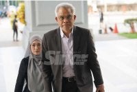 Mohd Daud hadir ke Mahkamah Sesyen Kuala Lumpur pada Jumaat. Foto Sinar Harian, Rosli Talib.