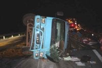 Keadaan salah sebuah lori yang terlibat dalam kemalangan di Kilometer 144.2 Lebuhraya Pantai Timur dekat Maran, awal pagi Jumaat. Foto Polis Maran
