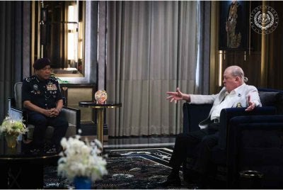 Yang di-Pertuan Agong Sultan Ibrahim hari ini berkenan menerima mengadap Ketua Polis Negara, Tan Sri Mohd Khalid Ismail.