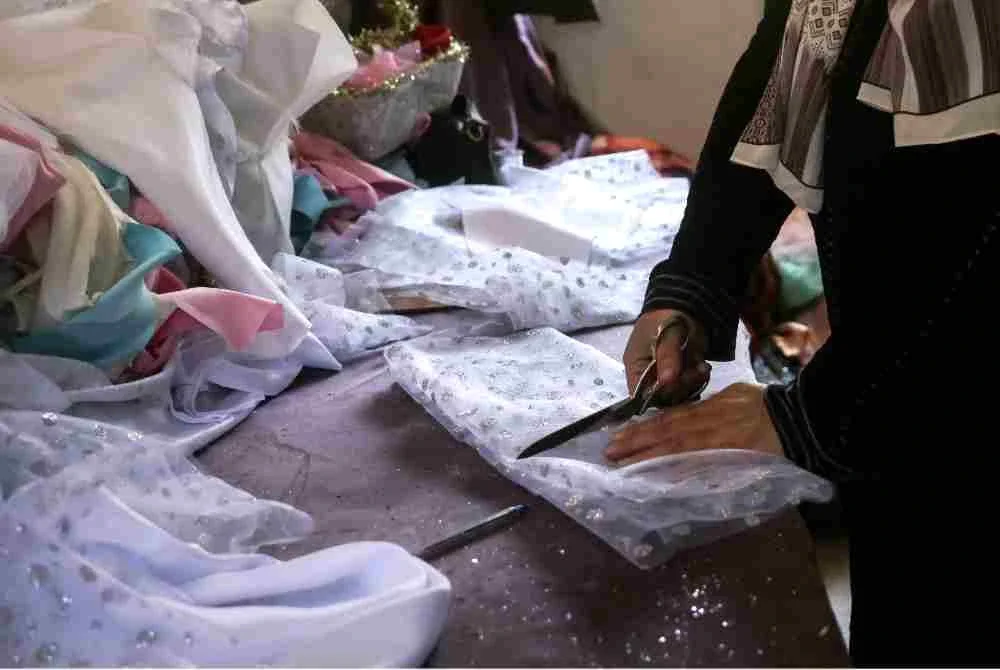 Operasi kedai jahit itu berdepan cabaran seperti kenaikan mendadak kos bahan mentah.