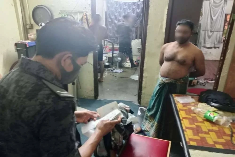 Keadaan bilik disewa warga asing dalam keadaan kotor serta meloyakan dengan bau kurang menyenangkan.