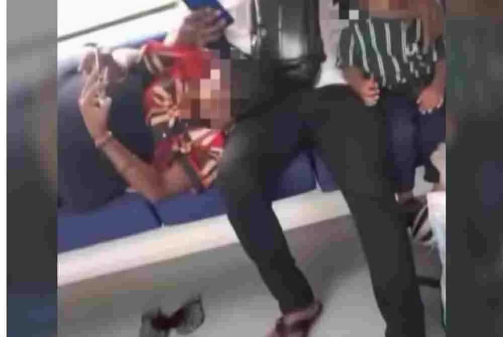 Tindakan beberapa individu yang dipercayai warga Rohingya berbaring dan tidur di atas tempat duduk dalam tren Transit Aliran Massa (MRT) mencetuskan reaksi kurang senang dalam kalangan pengguna media sosial.