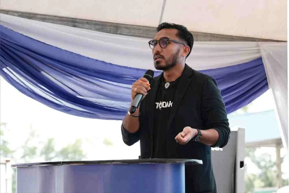 Nurul Hakimi Haque ketika berucap pada Pelancaran Rasmi Koleksi Ergonomik Todak x Physiogo di Physiogo Mega Center, Ostia Bangi