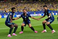 Cunha (tengah) membuktikan ketajamannya apabila meledak dua gol untuk membantu Brazil menewaskan Haiti 3-0. Foto: Agensi 