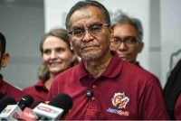 Dzulkefly bercakap pada sidang media Program Cik Era Naik MRT di Station TRX pada Sabtu. Foto Bernama
