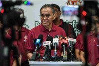 Dzulkefly bercakap pada sidang media Program Cik Era Naik MRT di Station TRX, pada Sabtu. Foto Bernama