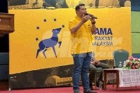 Rafizi ketika berucap pada program Jelajah Kancil di Pantai Cahaya Bulan, pada Sabtu.