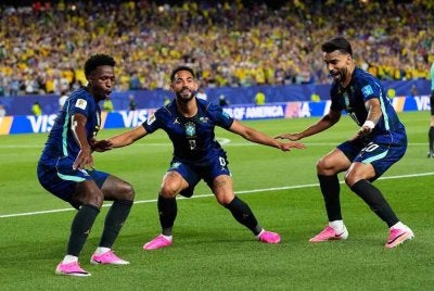 Cunha (tengah) membuktikan ketajamannya apabila meledak dua gol untuk membantu Brazil menewaskan Haiti 3-0. Foto: Agensi 