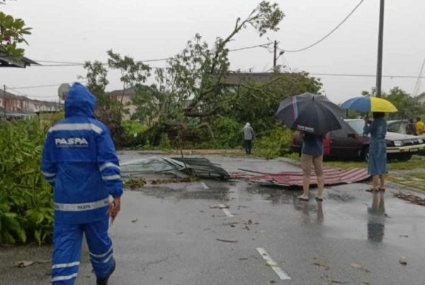 Setakat ini kira-kira 250 rumah dikenal pasti mengalami kerosakan, namun jumlah itu dijangka meningkat selepas penilaian penuh dilakukan.