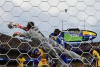 Room melakukan 15 penyelamatan dalam tempoh 90 minit tanpa masa tambahan iaitu yang tertinggi dalam sejarah Piala Dunia. - FOTO: Agensi