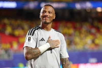 Room melakukan 15 aksi menyelamat iaitu terbanyak oleh mana-mana penjaga gol dalam tempoh 90 minit perlawanan Piala Dunia sejak rekod mula disimpan pada 1966. Foto AFP