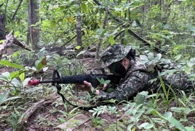 Hajah Sharifah Farah Adriana Jamalullail berjaya menamatkan Kursus Asas Perajurit Muda Sukarela Tentera Darat Malaysia di Universiti Malaysia Perlis. Foto Istana Arau 
