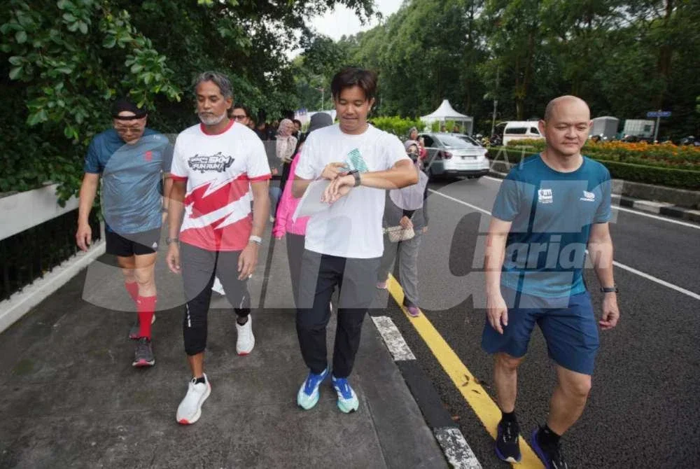 Choo Seong menamatkan Larian Solidariti Bersama DAK pada jam 9 pagi di hadapan bangunan Parlimen. Foto: ROSLI TALIB