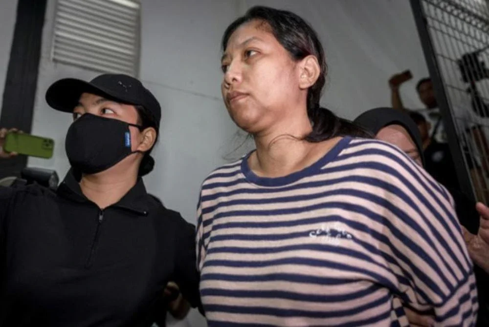 Nurshazwani Afni didakwa melakukan kekerasan jenayah terhadap Sultan Nazrin di hadapan Dewan Bandaran Ipoh, Jalan Panglima Bukit Gantang Wahab pada 31 Ogos tahun lalu.