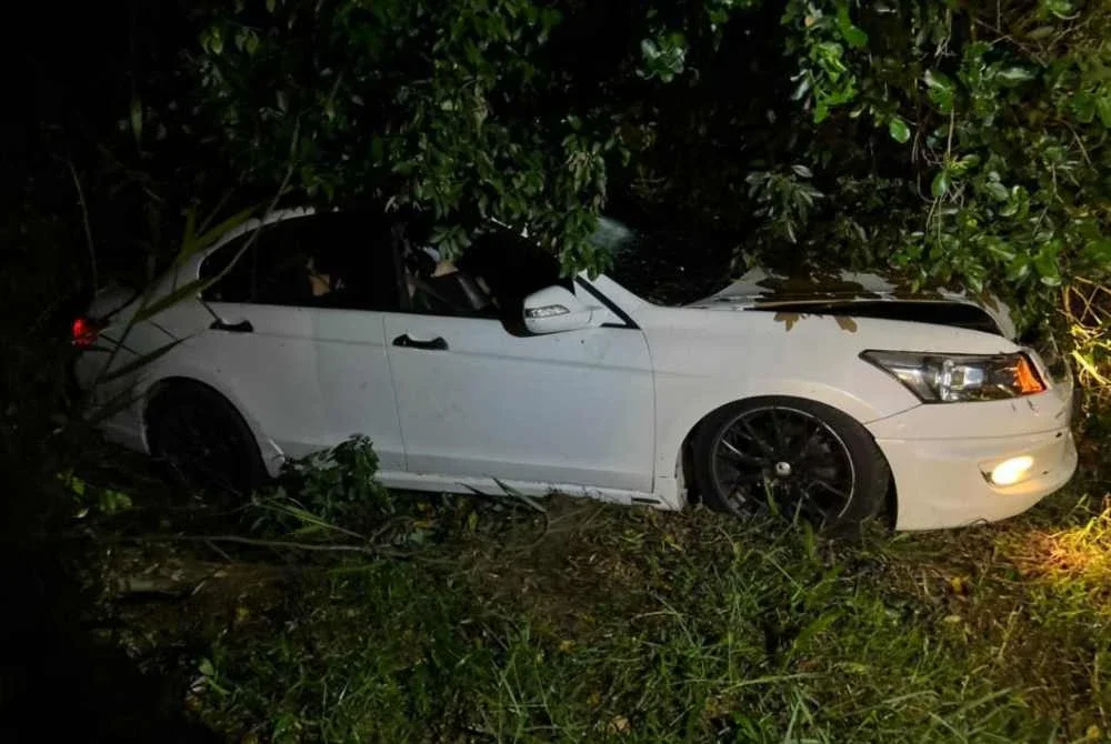 Kereta dipandu lelaki Thailand yang membawa sembilan PATI. - FOTO: PGA
