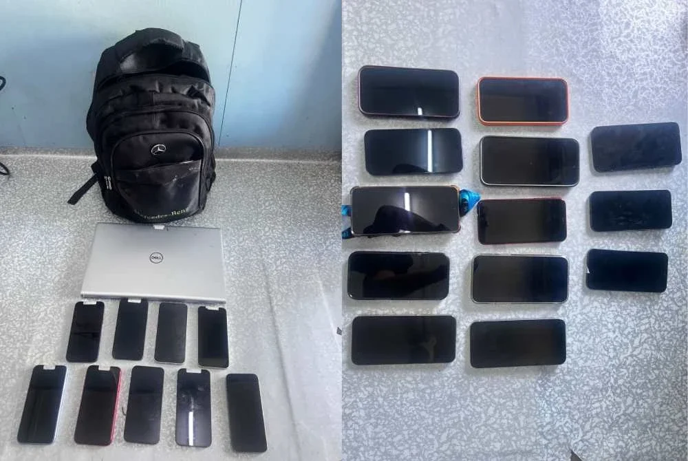 22 telefon bimbit dan sebuah komputer riba yang dipercayai digunakan bagi menjalankan aktiviti scammer. - FOTO: PGA