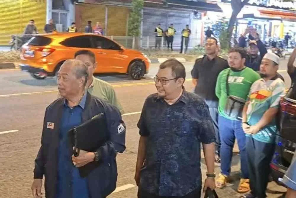 Muhyiddin, Faizal Azumu tiba Pejabat Agung Pas bagi mesyuarat tergempar PN Muhyiddin, Faizal Azumu tiba Pejabat Agung Pas bagi mesyuarat tergempar PN