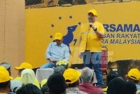 Rafizi ketika berucap pada program Jelajah Kancil ke Pahang di Indera Mahkota di sini pada malam Ahad.