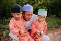 Ramai pasangan suami isteri dikurniakan anak perempuan sahaja dan tidak mempunyai anak lelaki. Foto hiasan