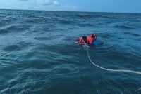 Pemancing ditemukan dalam keadaan keletihan dan kesejukan selepas bot mereka karam di perairan Pulau Nunuyan.