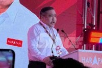 Anthony Loke ketika berucap ketika Majlis Pengumuman Calon PRN Johor bagi PH di Bukit Gambir pada malam Isnin.