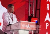 Mohamad berucap pada Majlis Pengumuman Calon PH bagi PRN Johor di Bukit Gambir pada malam Isnin. 