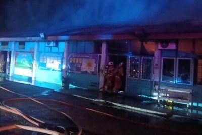Dua buah bilik di SK Parit Serong di Tanjung Karang mengalami kerosakan akibat kebakaran awal pagi tadi, namun tiada mangsa dilaporkan terlibat dalam kejadian itu.