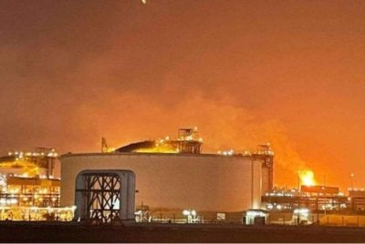 Sekurang-kurangnya 54 orang cedera manakala 18 lagi masih belum dapat dikesan selepas satu letupan menggegarkan Bandar Perindustrian Ras Laffan di Qatar lewat Ahad - Foto: Xinhua