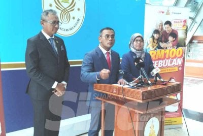 Amirudin (tengah) pada sidang media sempena Pelancaran Baucar Kita Selangor pada Isnin.