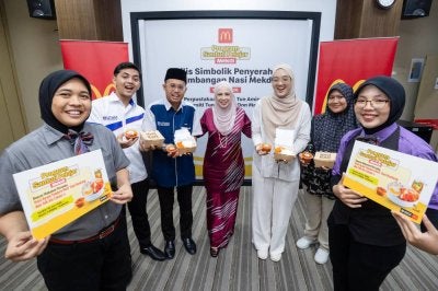 Program Santun Pelajar McDonald's Malaysia memberi manfaat kepada mahasiswa UTHM menerusi agihan baucar dan hidangan Nasi Mekdi dalam usaha membantu mengurangkan beban kos sara hidup pelajar.