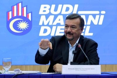 Amir Hamzah ketika menjawab pertanyaan media pada Sidang Media Pelaksanaan Pembaharuan Penyasaran Subsidi Diesel di Kementerian Kewangan, Putrajaya pada Isnin.
--fotoBERNAMA (2026) HAK CIPTA TERPELIHARA