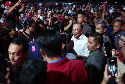 Anwar menghadiri majlis Pengumuman Calon Pakatan Harapan Pilihan Raya Negeri Johor Ke-16 di Bukit Gambir pada Isnin. Foto Bernama
