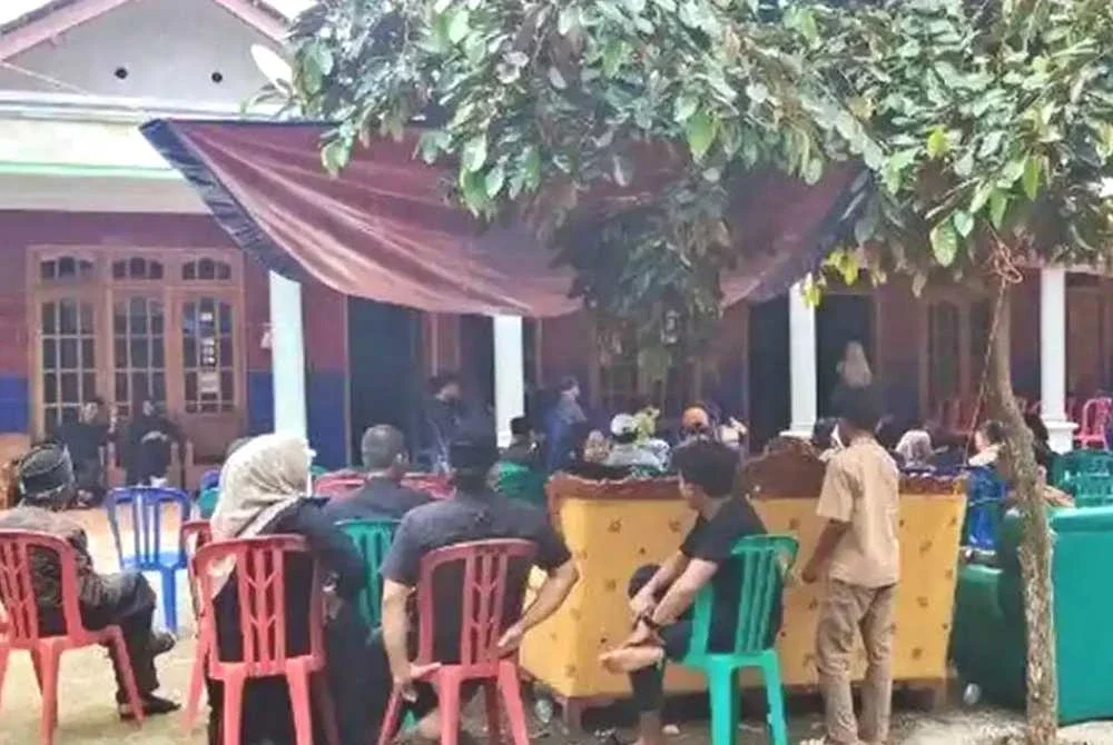 Suasana pilu menyelubungi rumah keluarga Hadi di Desa Karangpandan, Kabupaten Karanganyar pada akhir minggu lalu. Foto Agensi