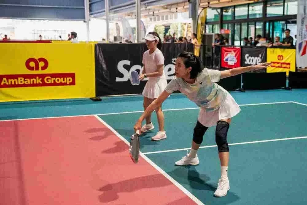 Liu Ying (kanan) ketika beraksi dalam acara beregu wanita.