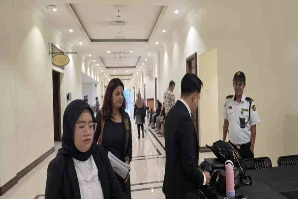 Dr Linthini hadir ke mahkamah untuk memberi keterangan dalam inkues kematian Zara Qairina.