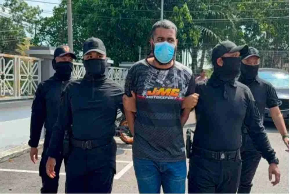 Seorang penganggur didakwa di Mahkamah Majistret di sini atas pertuduhan membunuh seorang peniaga di hadapan sebuah kedai gunting rambut. Foto Bernama