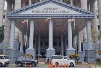 Seramai 13 lelaki termasuk dua remaja mengaku tidak bersalah di Mahkamah Majistret di sini pada Selasa, atas satu pertuduhan merusuh dan memiliki kayu jenis rotan, dua minggu lalu.