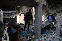 Serangan Israel sepanjang minggu lalu termasuk serangan udara dan dron di Nuseirat, Al-Mawasi, Khan Younis dan Bandaraya Gaza yang mengakibatkan peningkatan jumlah korban. - FOTO: Xinhhua 