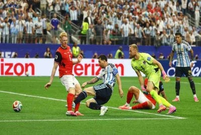 Messi menyumbat gol kedua Argentina ketika bertemu Austria. Foto: Agensi 