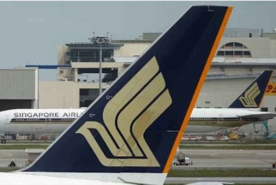 Pesawat milik Singapore Airlines berada di landasan Lapangan Terbang Changi Airport di Singapura dalam gambar fail bertarikh 8 Disember 2020. Foto: Reuters/Edgar Su
