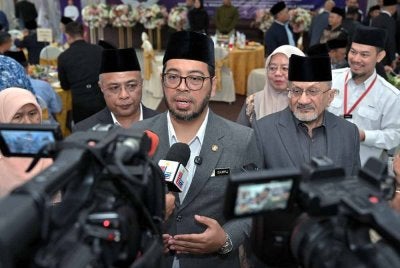 Dr Zulkifli ketika ditemui pemberita selepas Majlis Penyampaian Amanat dan Watikah Pelantikan Anggota Jawatankuasa Kariah Masjid dan Surau Jumaat Wilayah-Wilayah Persekutuan di Masjid Al-Khadijah, Pantai Dalam, Kuala Lumpur pada Selasa.
--fotoBERNAMA (2026) HAK CIPTA TERPELIHARA