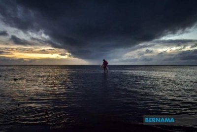 MetMalaysia mengeluarkan nasihat berkaitan Taufan Mekkhala yang dikesan berada kira-kira 1,616 kilometer di timur laut Kudat, Sabah. -Foto fail Bernama
