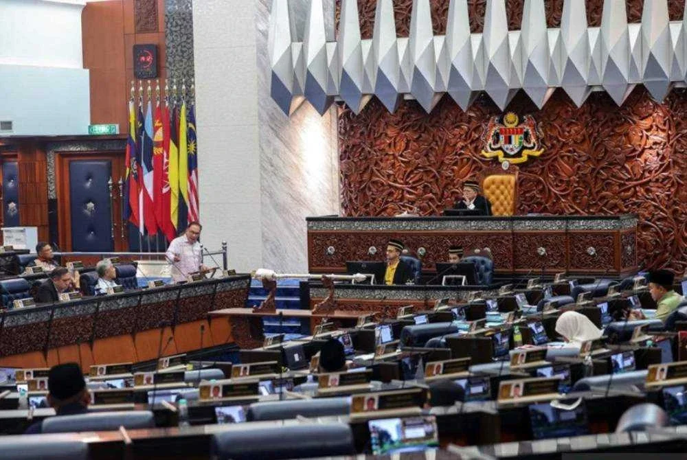 Di Dewan Undangan Negeri atau Parlimen, wakil rakyat boleh bertengkar, tetapi selepas sidang selesai, mereka boleh duduk semeja minum kopi. Foto fail Bernama