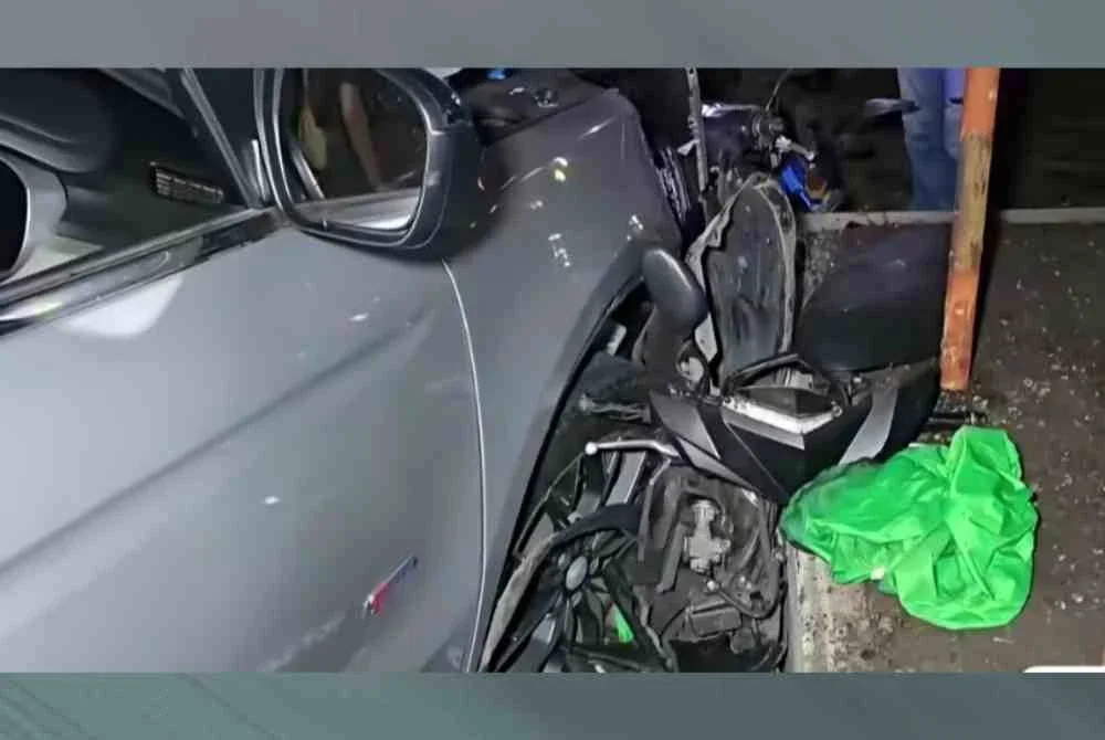 Kenderaan dipandu wanita berusia 30-an terbabas ke kanan jalan.