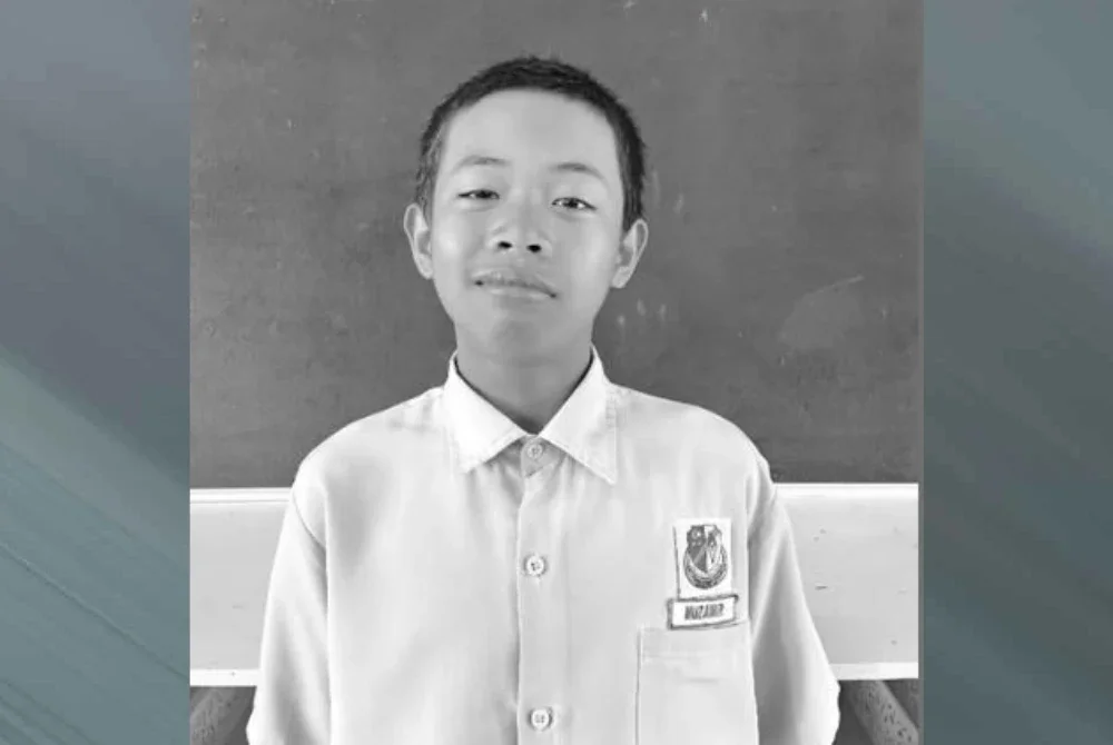 Mangsa, Muzamir Mahadir, 12, disahkan meninggal dunia di lokasi kejadian.