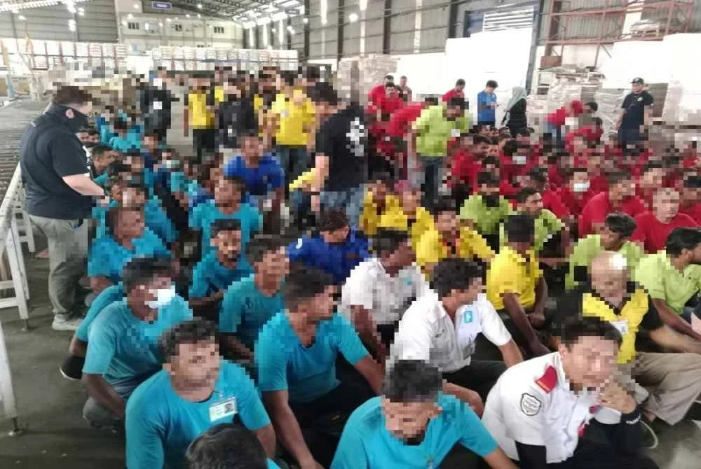 Antara individu warga asing yang ditahan untuk pemeriksaan dalam serbuan dijalankan pada Rabu.