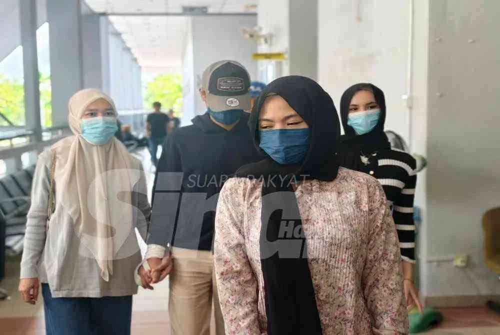 Mahkamah juga memerintahkan ibu bapanya membayar pampasan sebanyak RM2,000 kepada setiap keluarga mangsa selaras dengan Seksyen 426A Kanun Tatacara Jenayah (KTJ).
