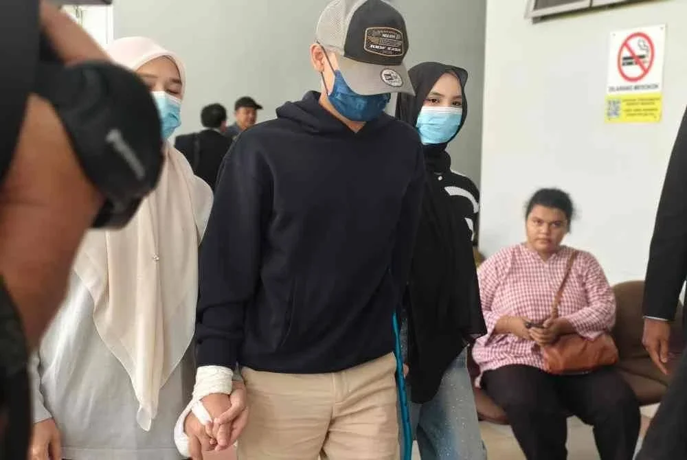 Dalam kemalangan pada 6 Mac tahun lalu, kereta Honda Jazz dipandu remaja lelaki itu gagal berhenti di persimpangan lampu isyarat merah lalu melanggar dua motosikal yang datang dari arah sebelah kiri.